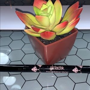 3/$30🌟Girlactik Precise Eyeliner Marker